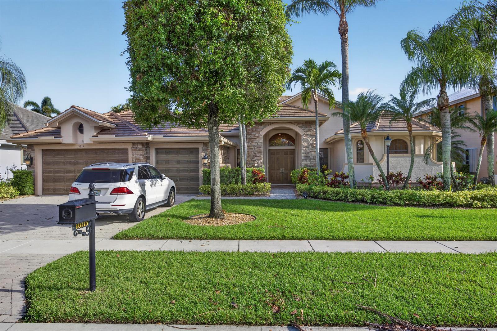 10715 Versailles Boulevard, Wellington FL 33449 photo 2