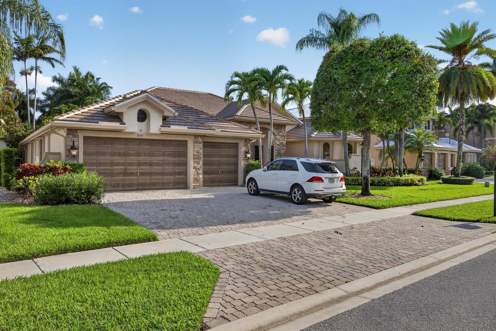 10715 Versailles Boulevard, Wellington FL 33449 photo 3