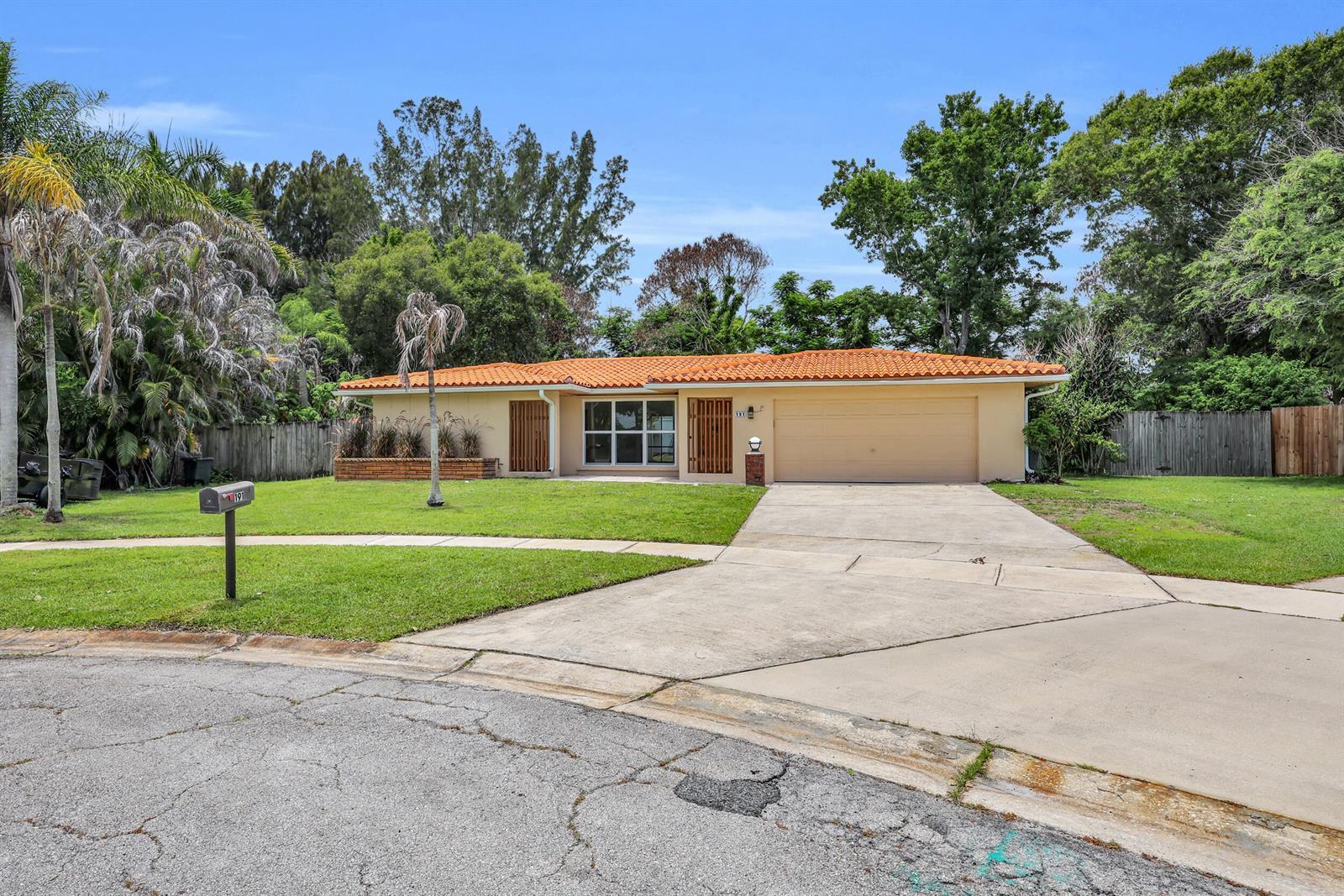 191 SW Ivanhoe Court, Port St. Lucie FL 34983 photo 2