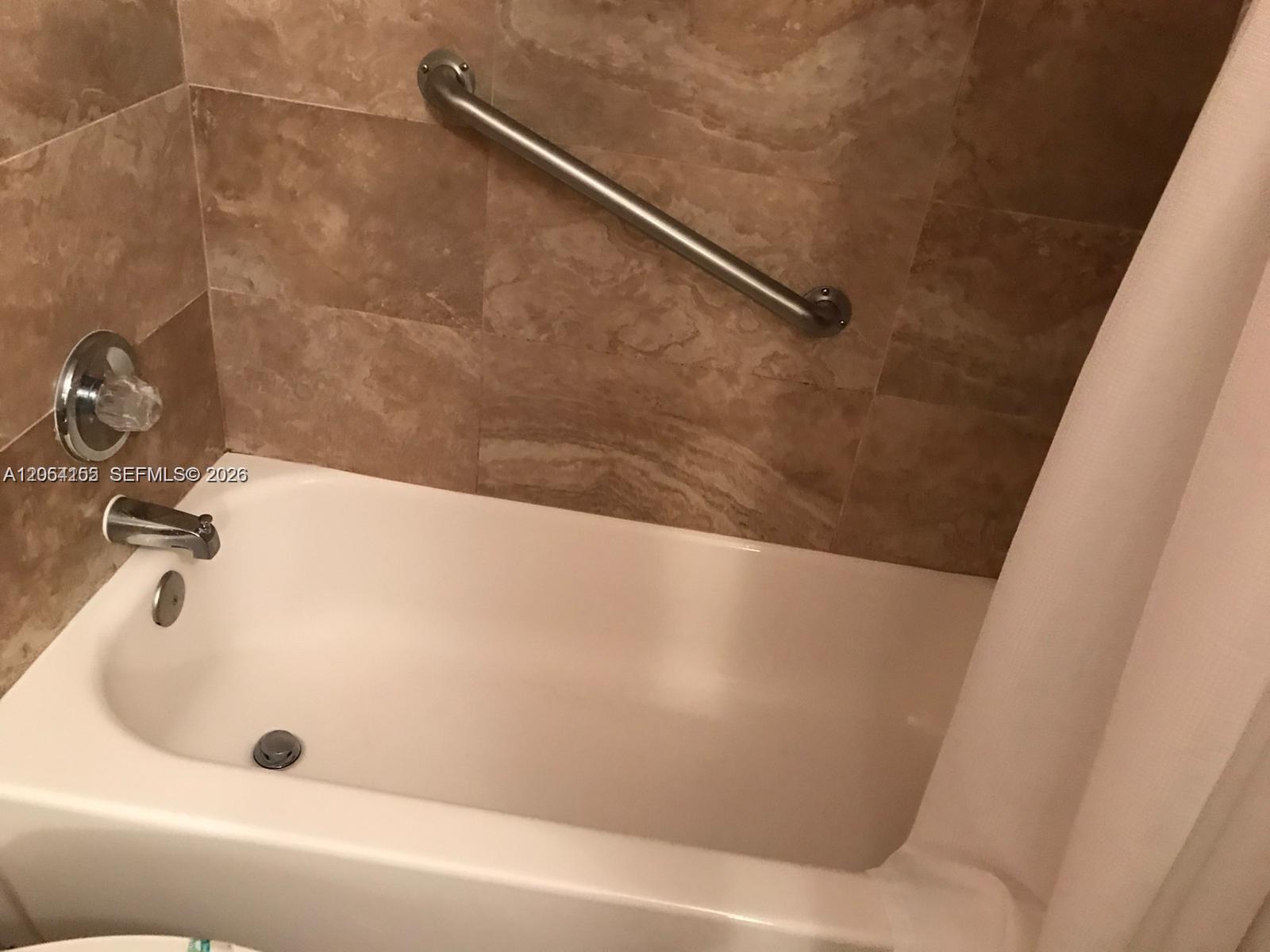 26 Diplomat Pkwy # 2215, Hallandale Beach FL 33009 photo 5