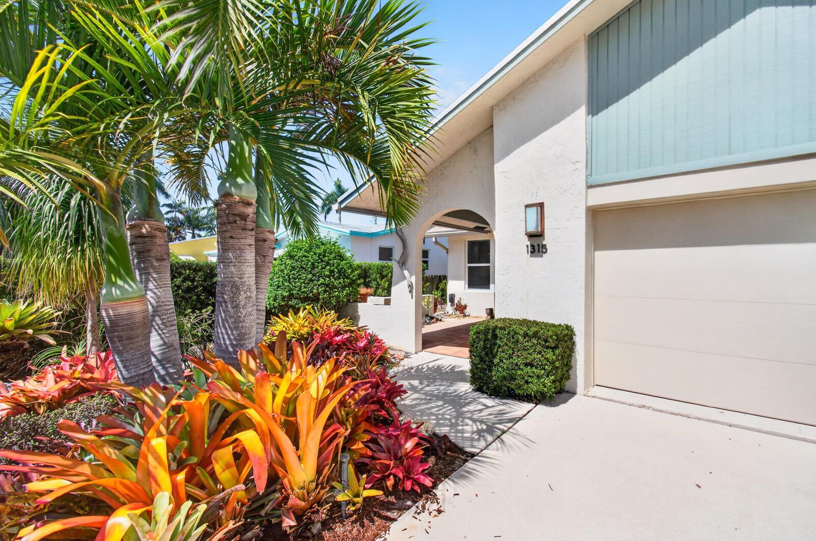 1315 N Lakeside Drive, FL 33460 photo 5