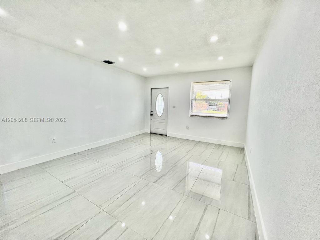 917 NW 103rd St # 917, Miami FL 33150 photo 4