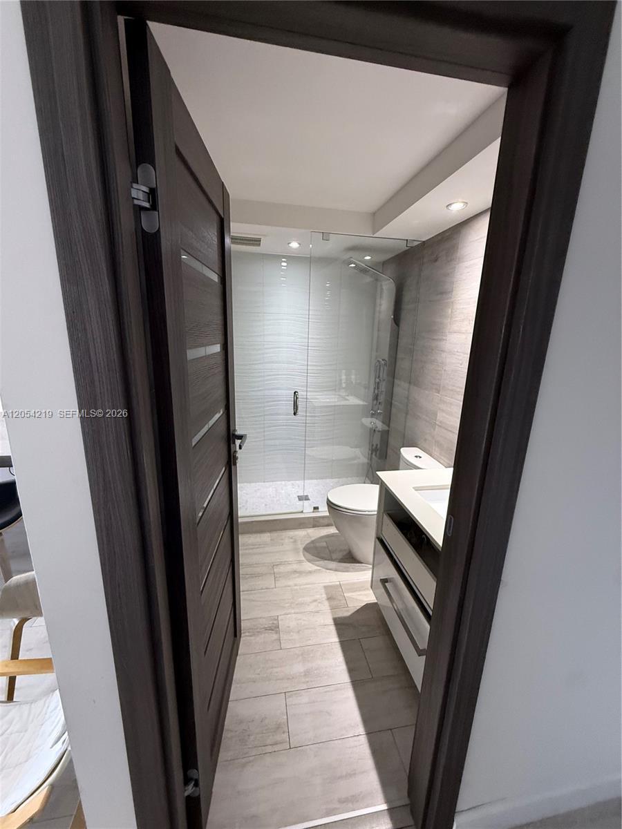 600 Parkview Dr # 818, Hallandale Beach FL 33009 photo 5