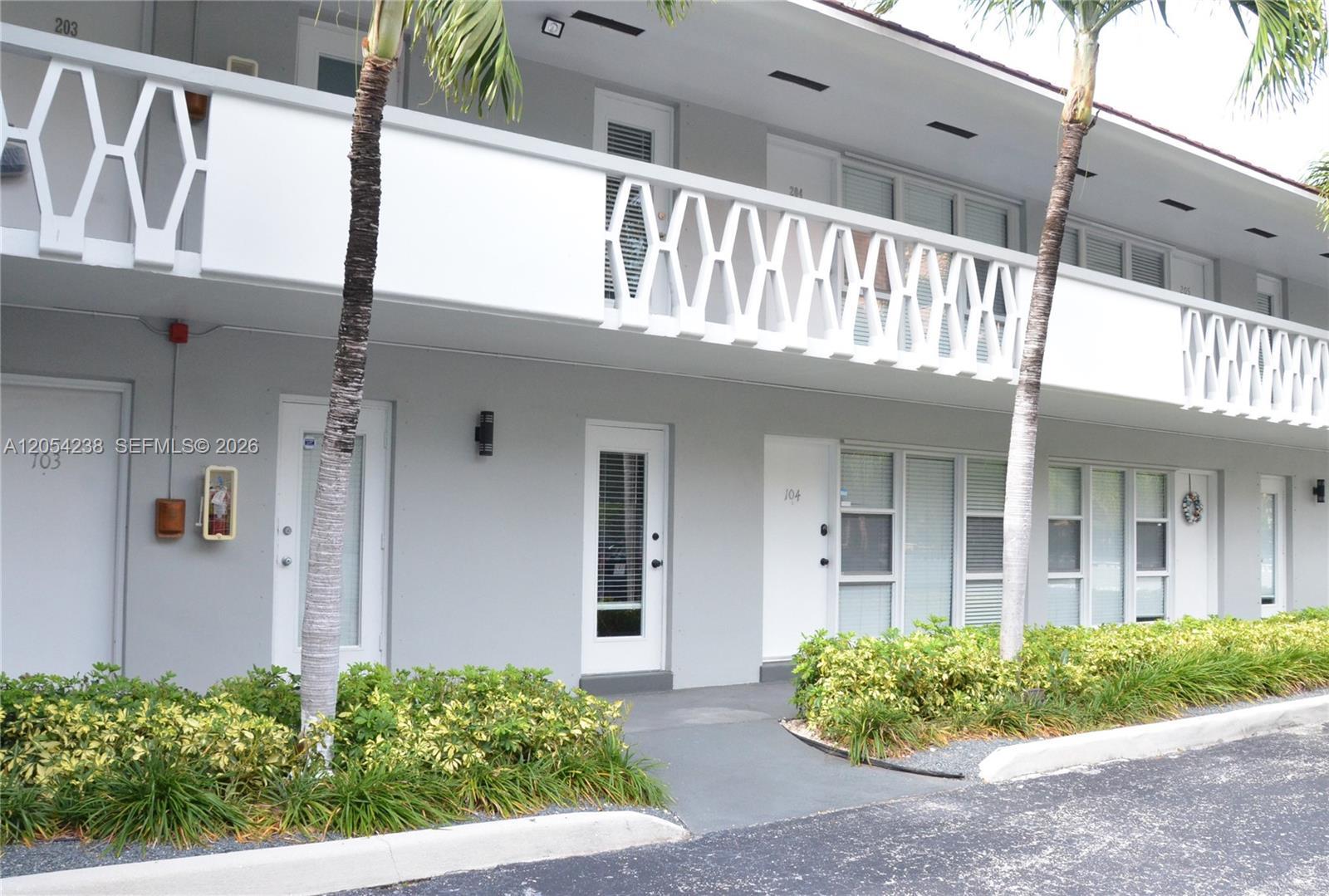 35 Edgewater Dr # 104, Coral Gables FL 33133 photo 2