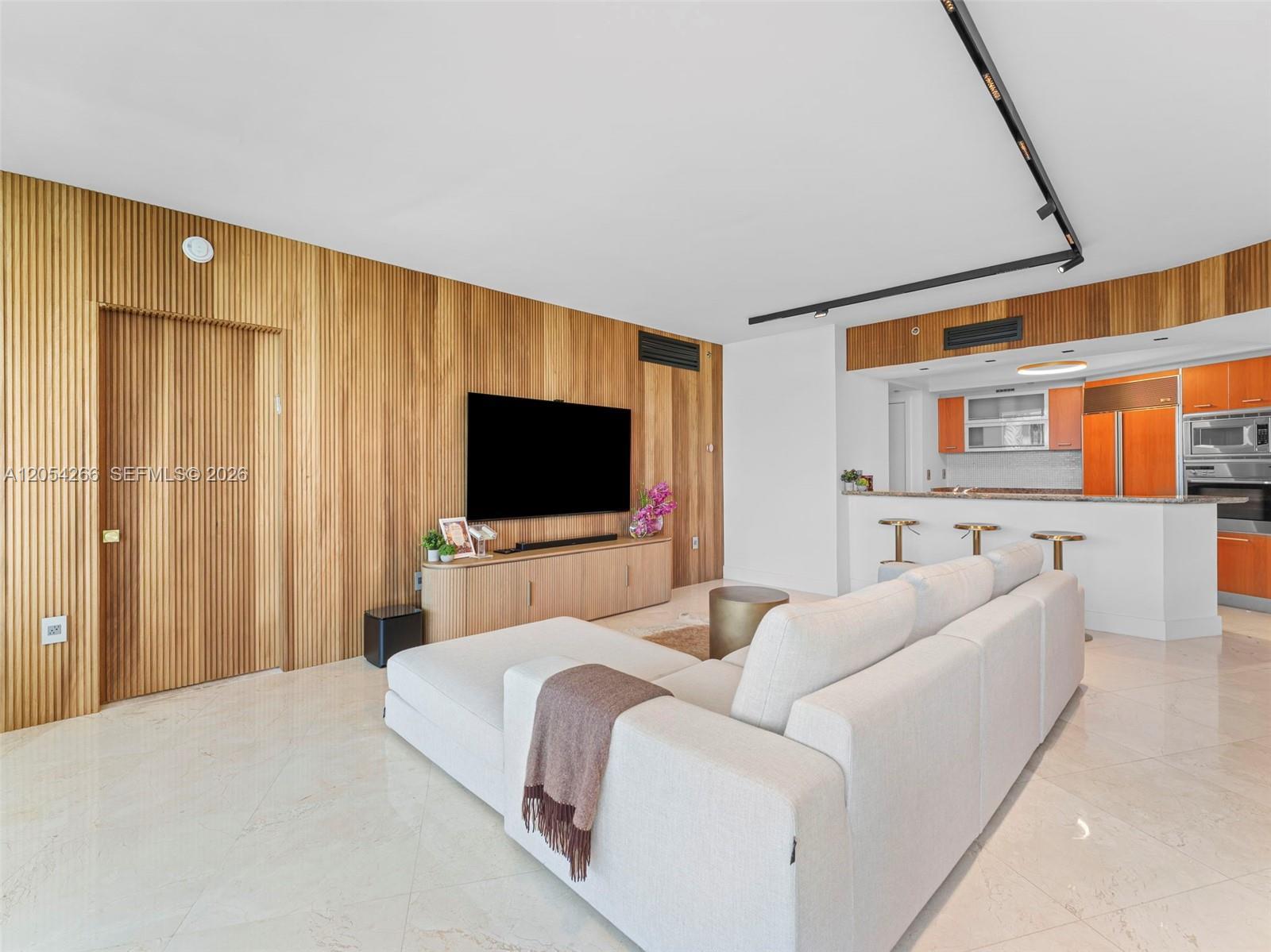 400 Alton Rd # 808, Miami Beach FL 33139 photo 3