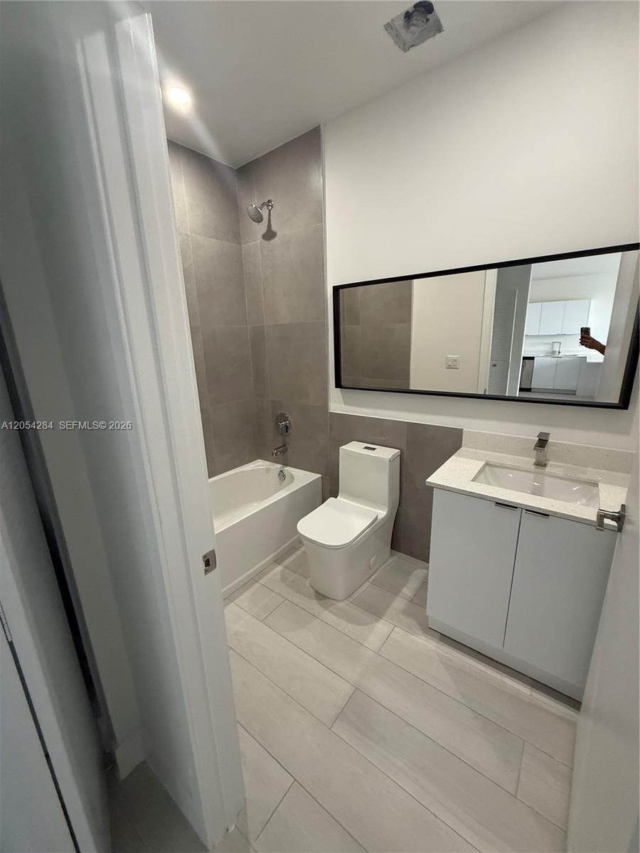 1091 E 17th St # 403, Hialeah FL 33010 photo 3