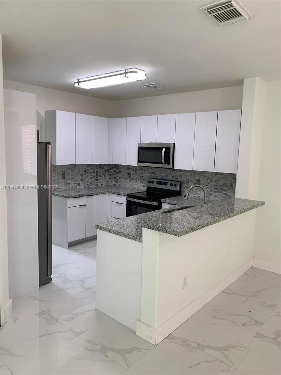 14020 SW 152nd Ter, Miami FL 33177 photo 3