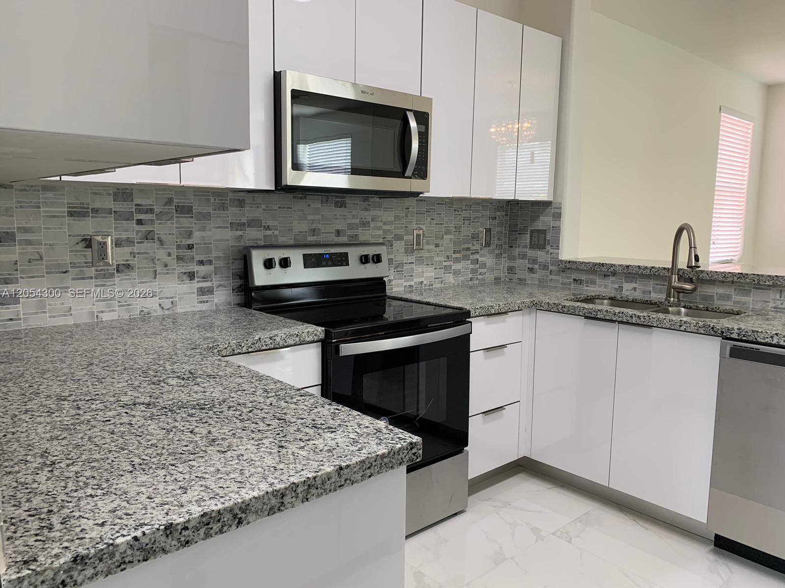 14020 SW 152nd Ter, Miami FL 33177 photo 4