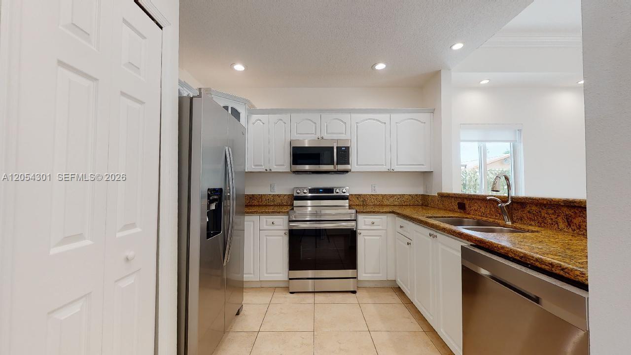 Miami, FL 33135 photo 3
