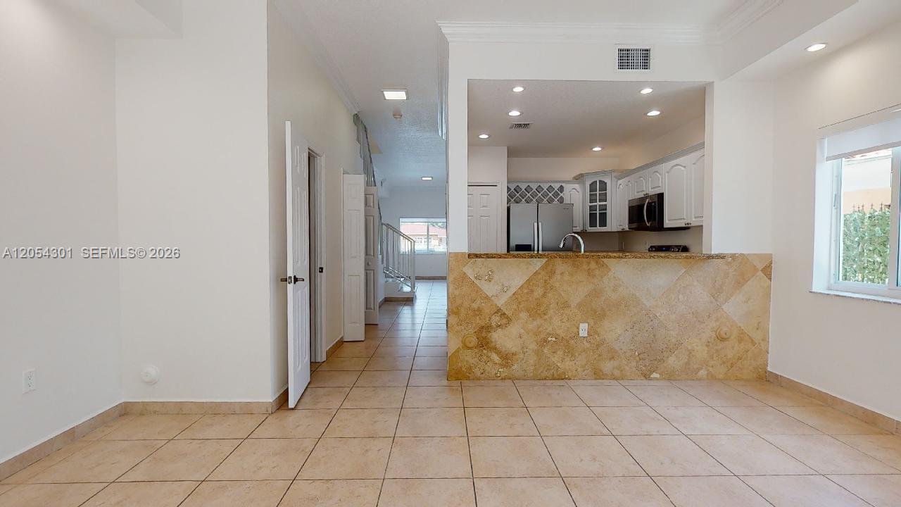 Miami, FL 33135 photo 5