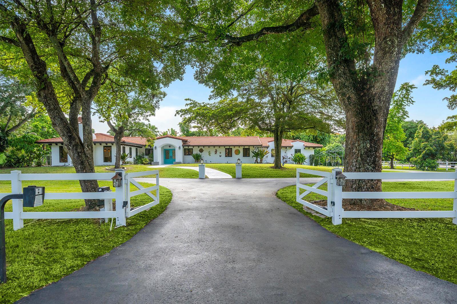 4950 Thoroughbred Lane, Southwest Ranches FL 33330