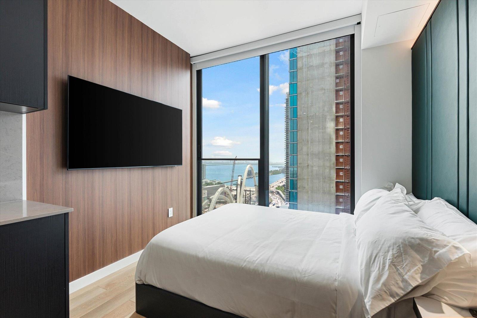 20 NE 11th Street, Miami FL 33132 photo 2