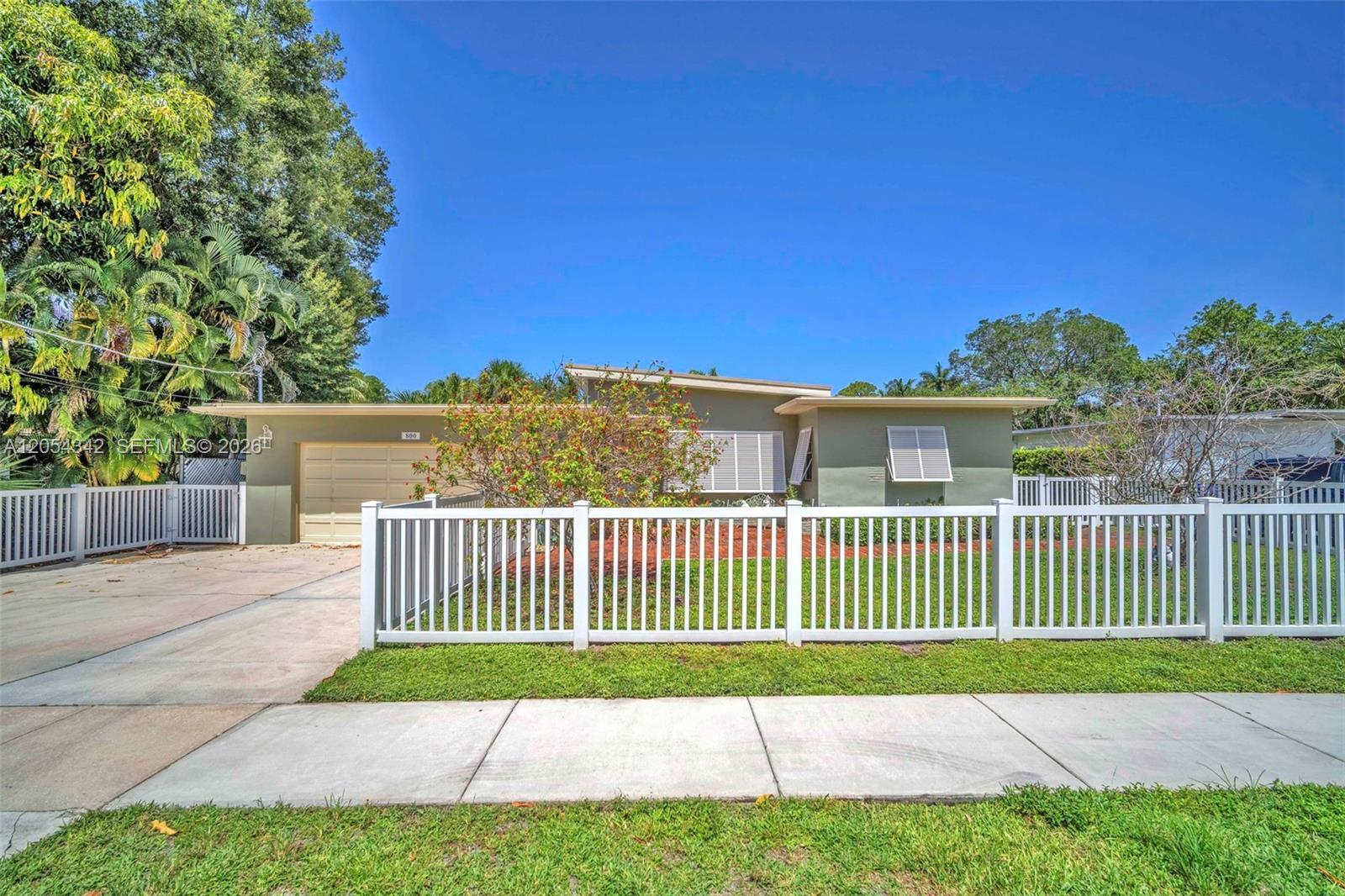 800 SW 8th Ter, Fort Lauderdale FL 33315 photo 2