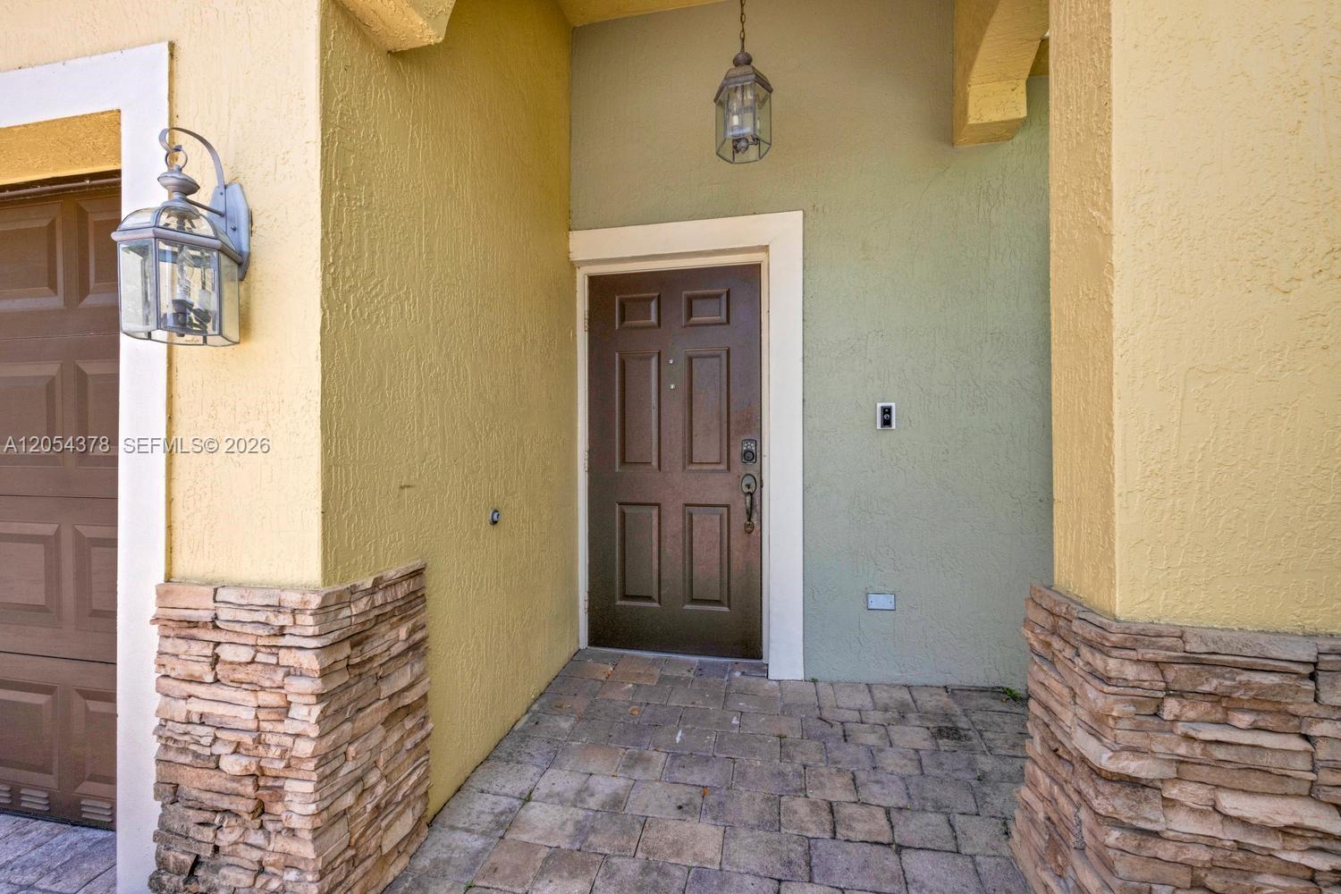 3326 NE 11th Dr, Homestead FL 33033 photo 3