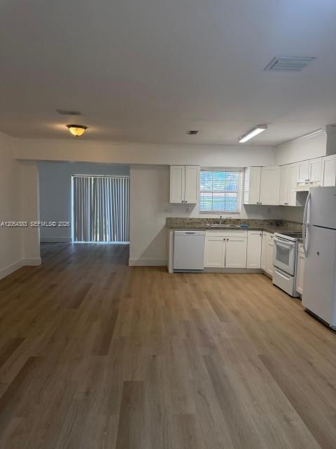 374 NE 171 Street, North Miami Beach FL 33162 photo 4