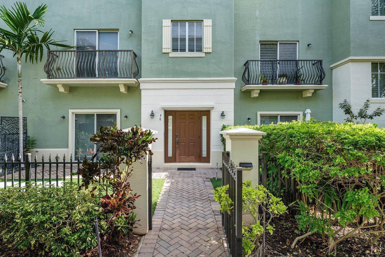 48 NW HAWTHORNE Place, Boca Raton FL 33432 photo 2