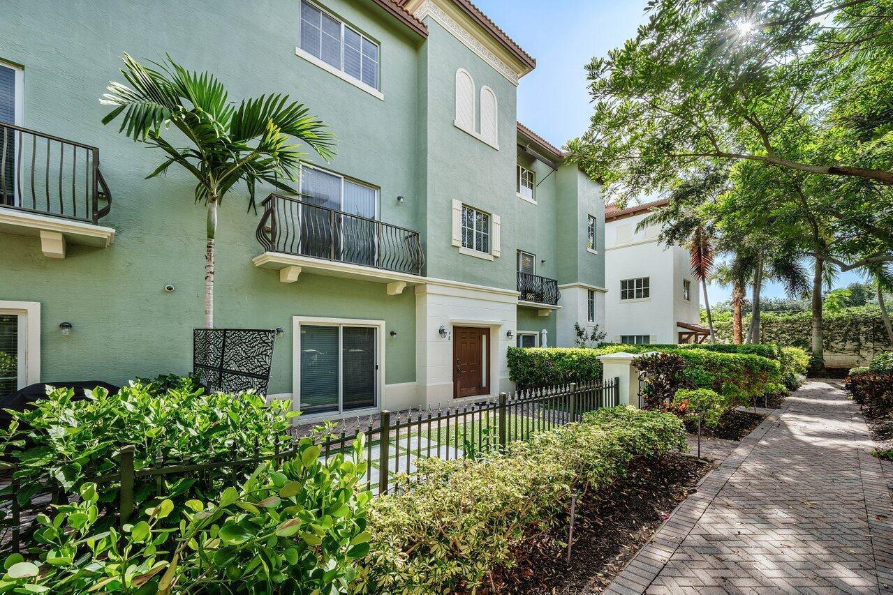 48 NW HAWTHORNE Place, Boca Raton FL 33432