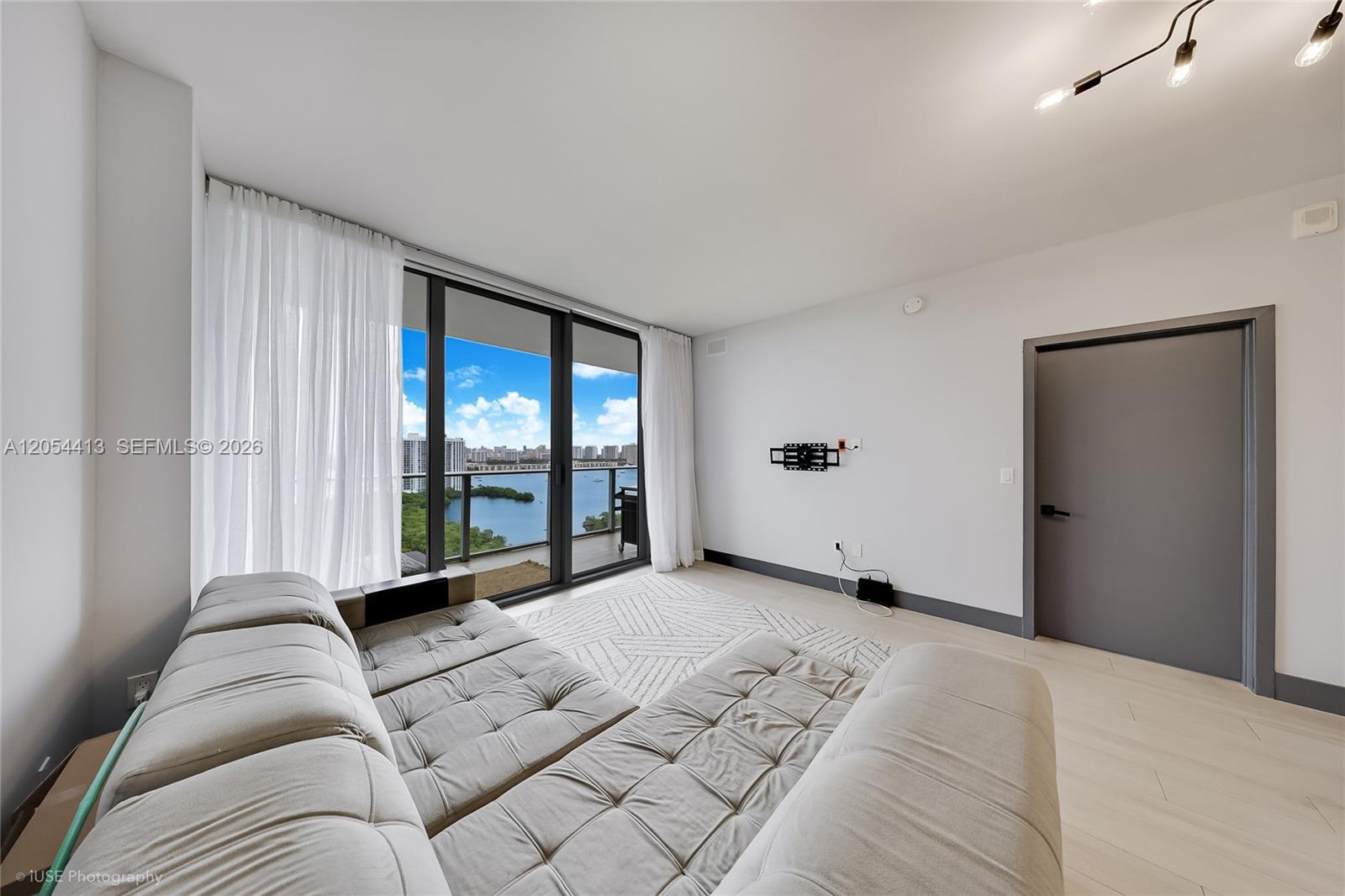 16385 Biscayne Blvd # 2205, North Miami Beach FL 33160 photo 4