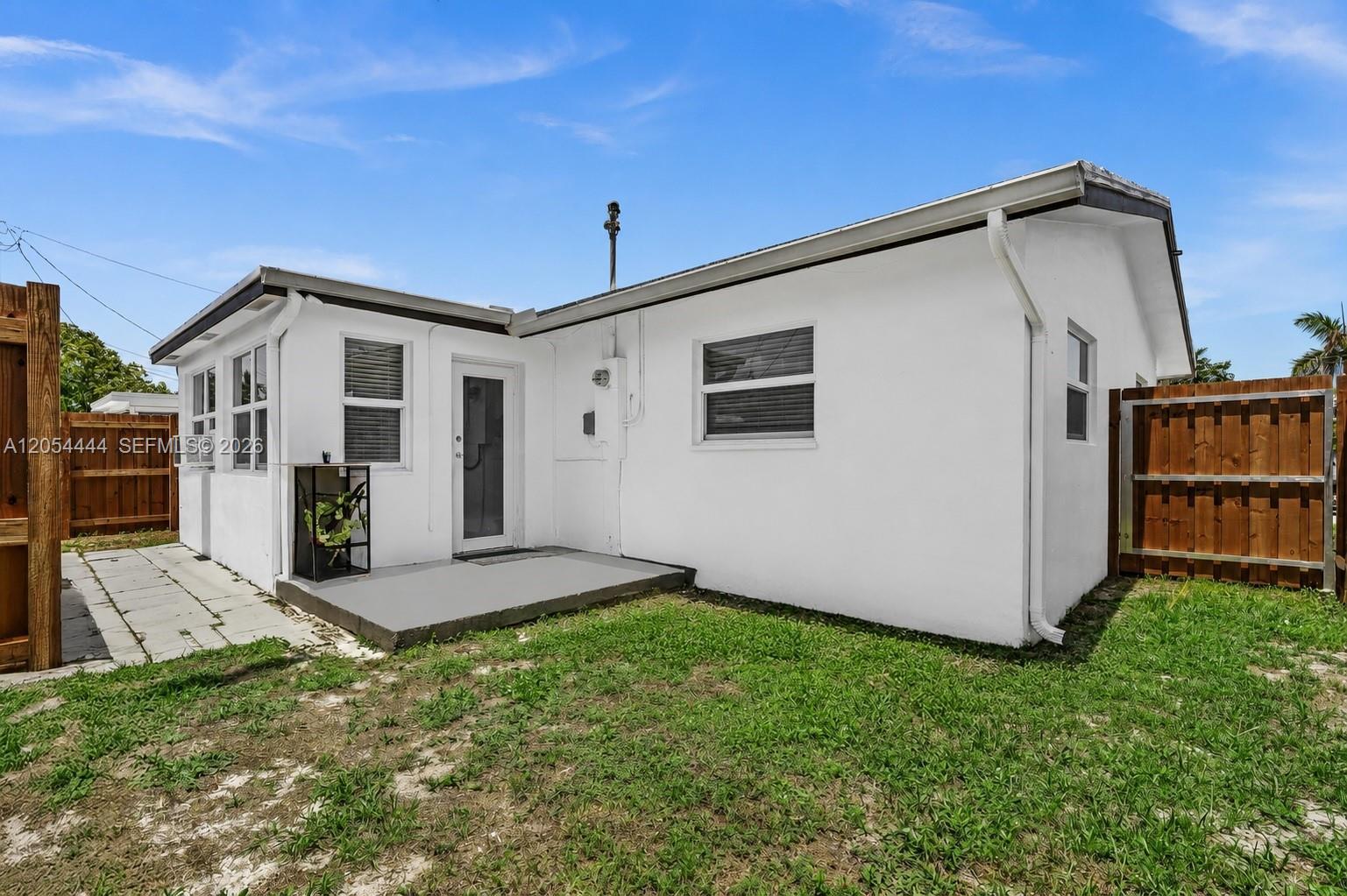 4561 NW 16th Ter, Tamarac FL 33309 photo 4