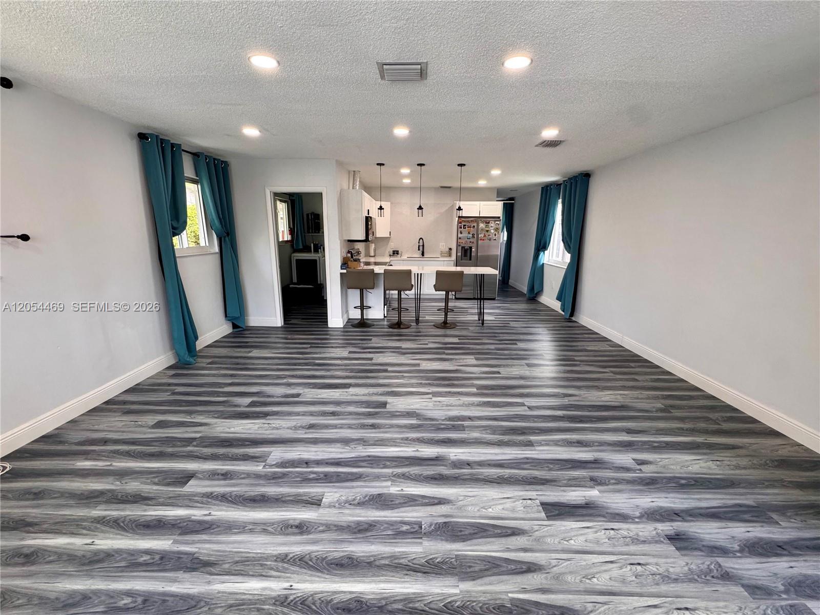 1158 NW 34th Ave, Miami FL 33125 photo 2