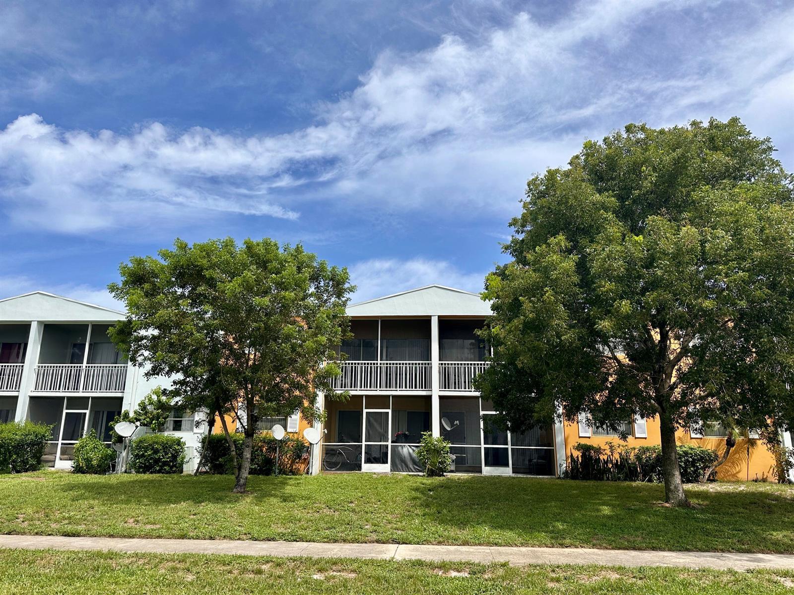 1505 CRESCENT Circle # A12, Lake Park FL 33403 photo 3