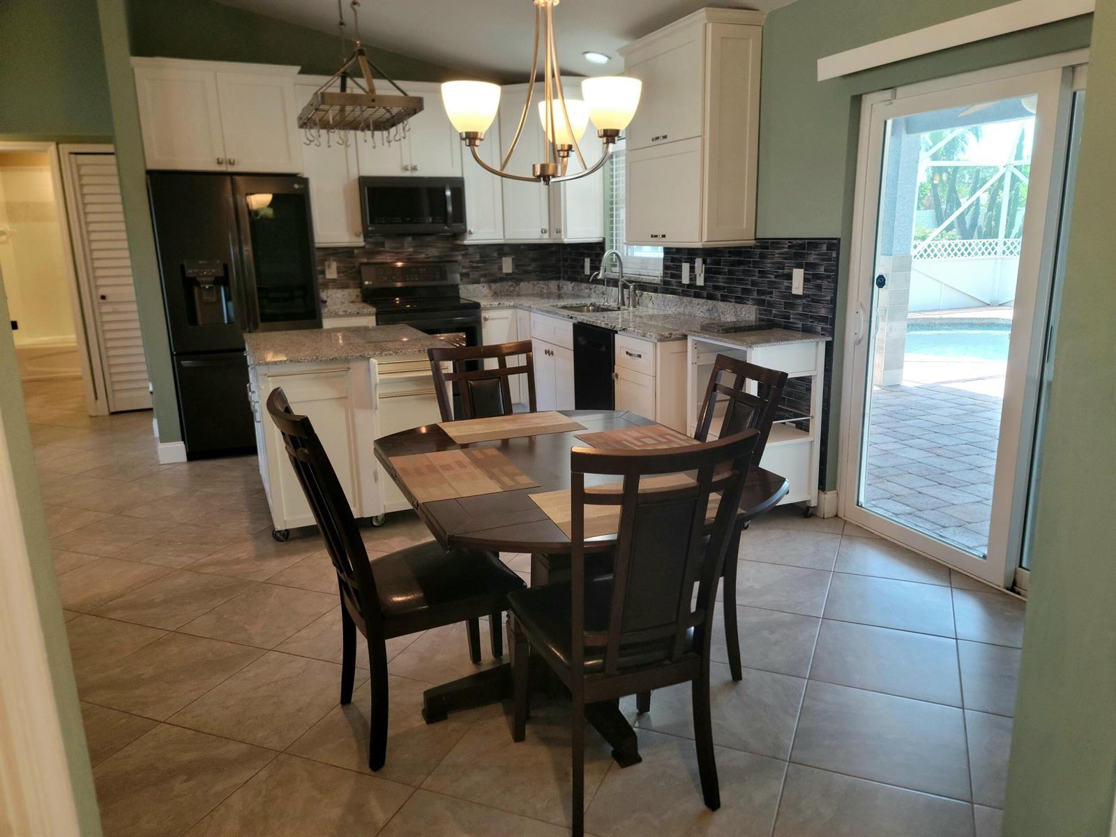 786 SW LAKEHURST Drive, Port St. Lucie FL 34983 photo 5