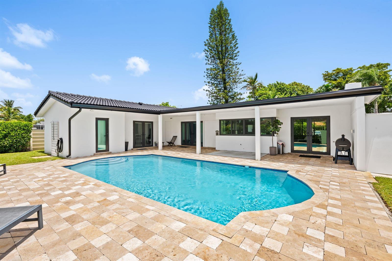 5122 CLEVELAND Street, Hollywood FL 33021 photo 2