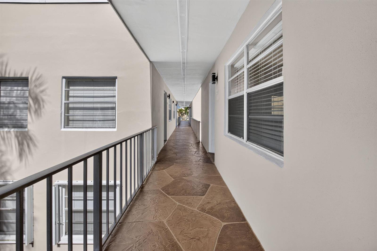 332 Capri G, Delray Beach FL 33484 photo 4