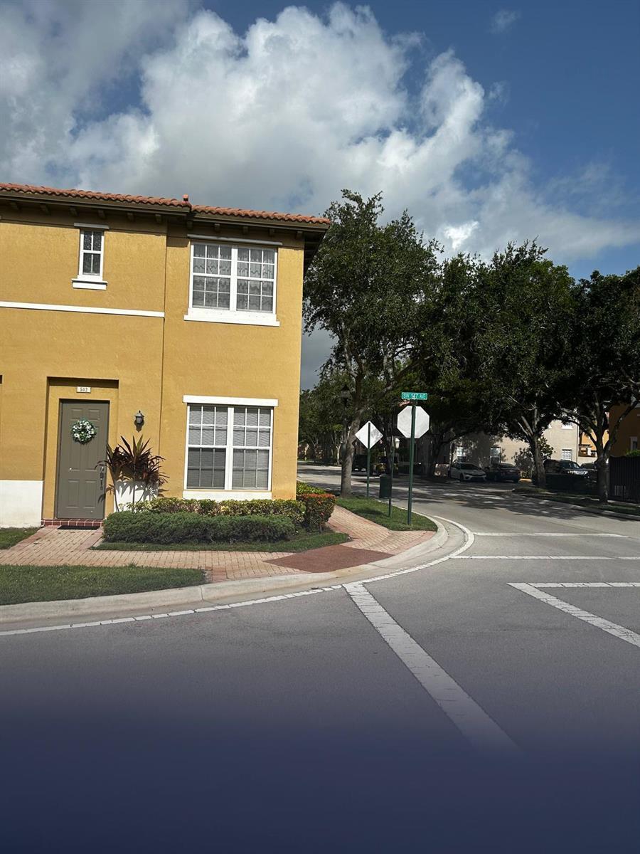 502 SW 147th Avenue, Pembroke Pines FL 33027 photo 5