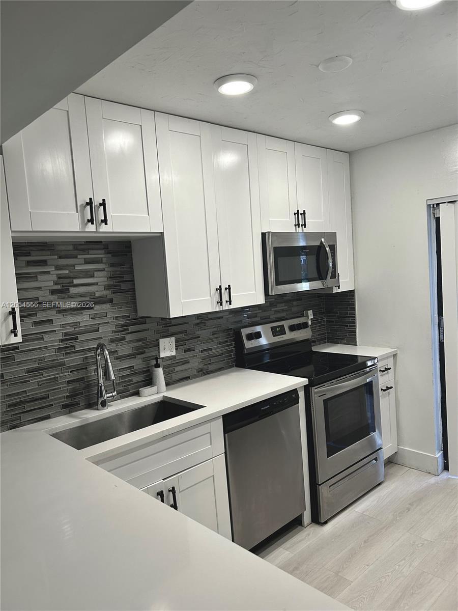 4070 Sierra Ter, Sunrise FL 33351 photo 5
