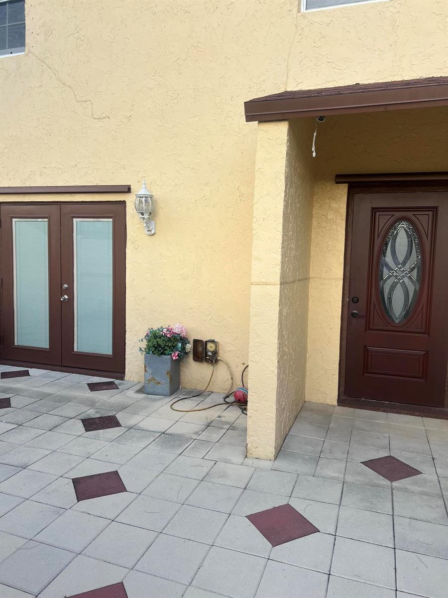 4408 NW 3RD Terrace, Deerfield Beach FL 33064 photo 2
