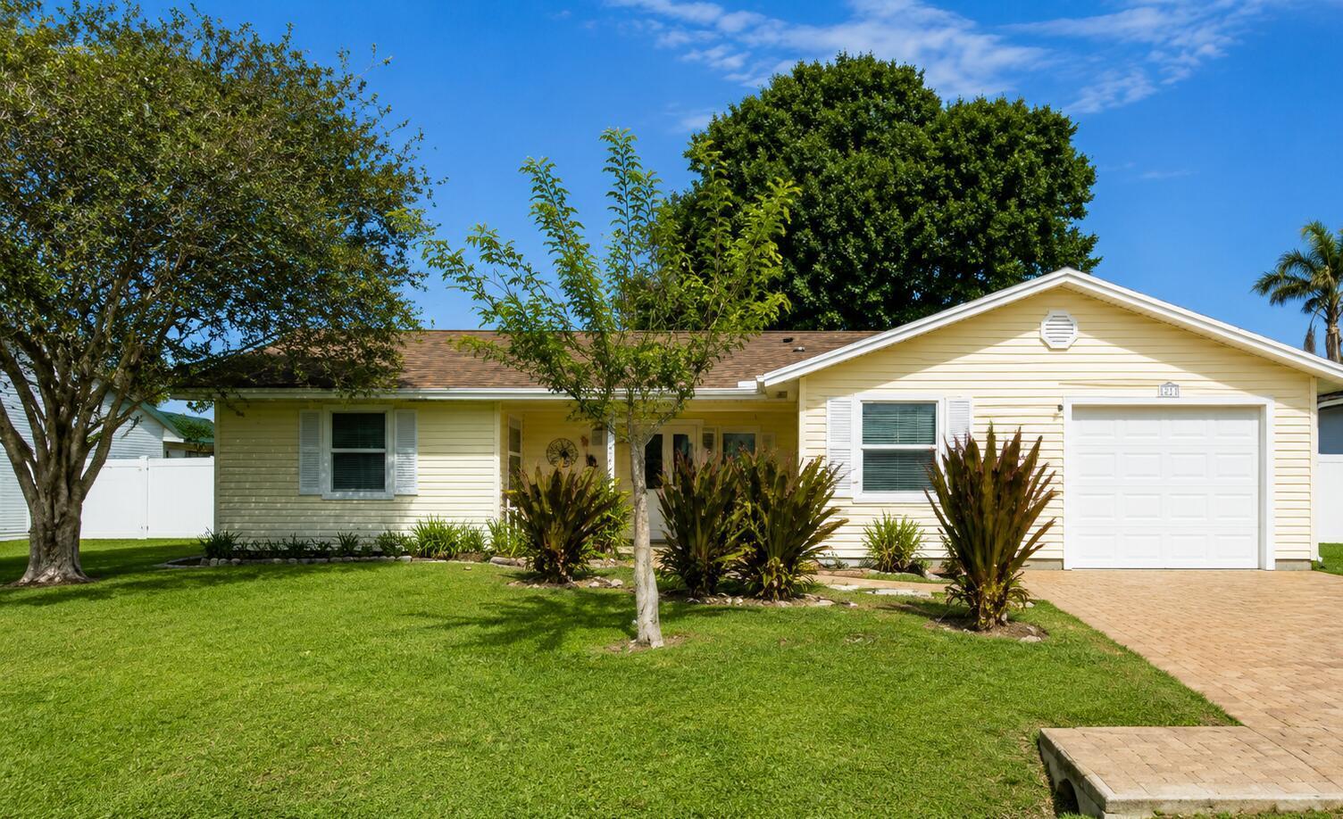 2490 SE Whitehorse Street, Port St. Lucie FL 34984 photo 2