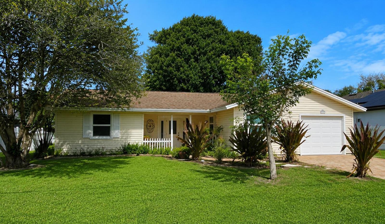 2490 SE Whitehorse Street, Port St. Lucie FL 34984
