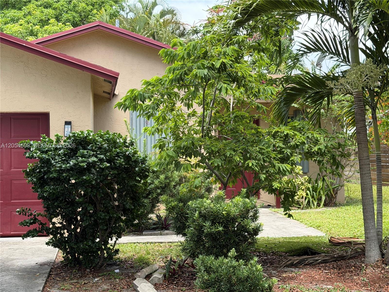 1561 NW 7th Ter, Pompano Beach FL 33060 photo 2