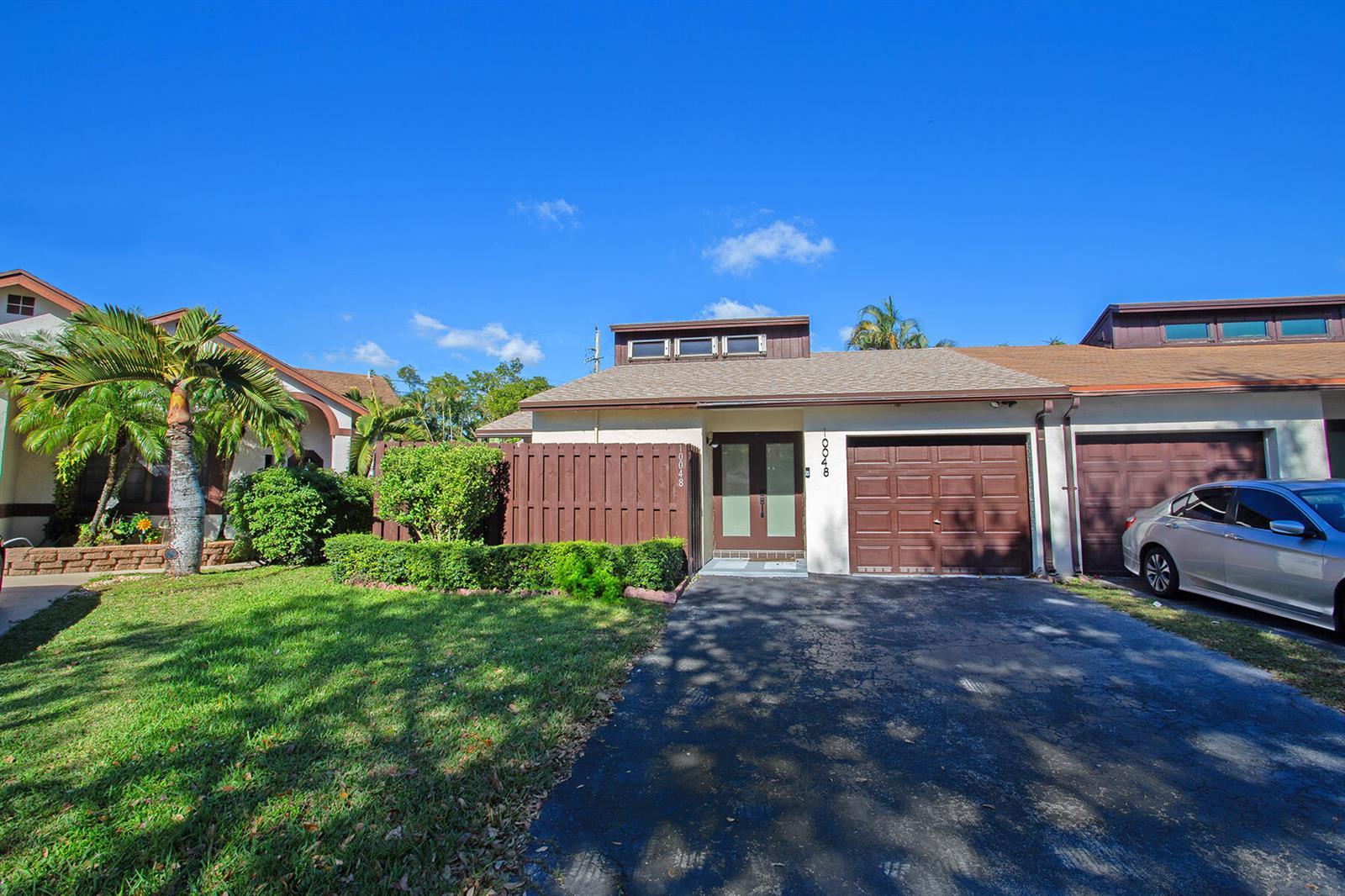 10048 SW 16th Street, Pembroke Pines FL 33025 photo 3