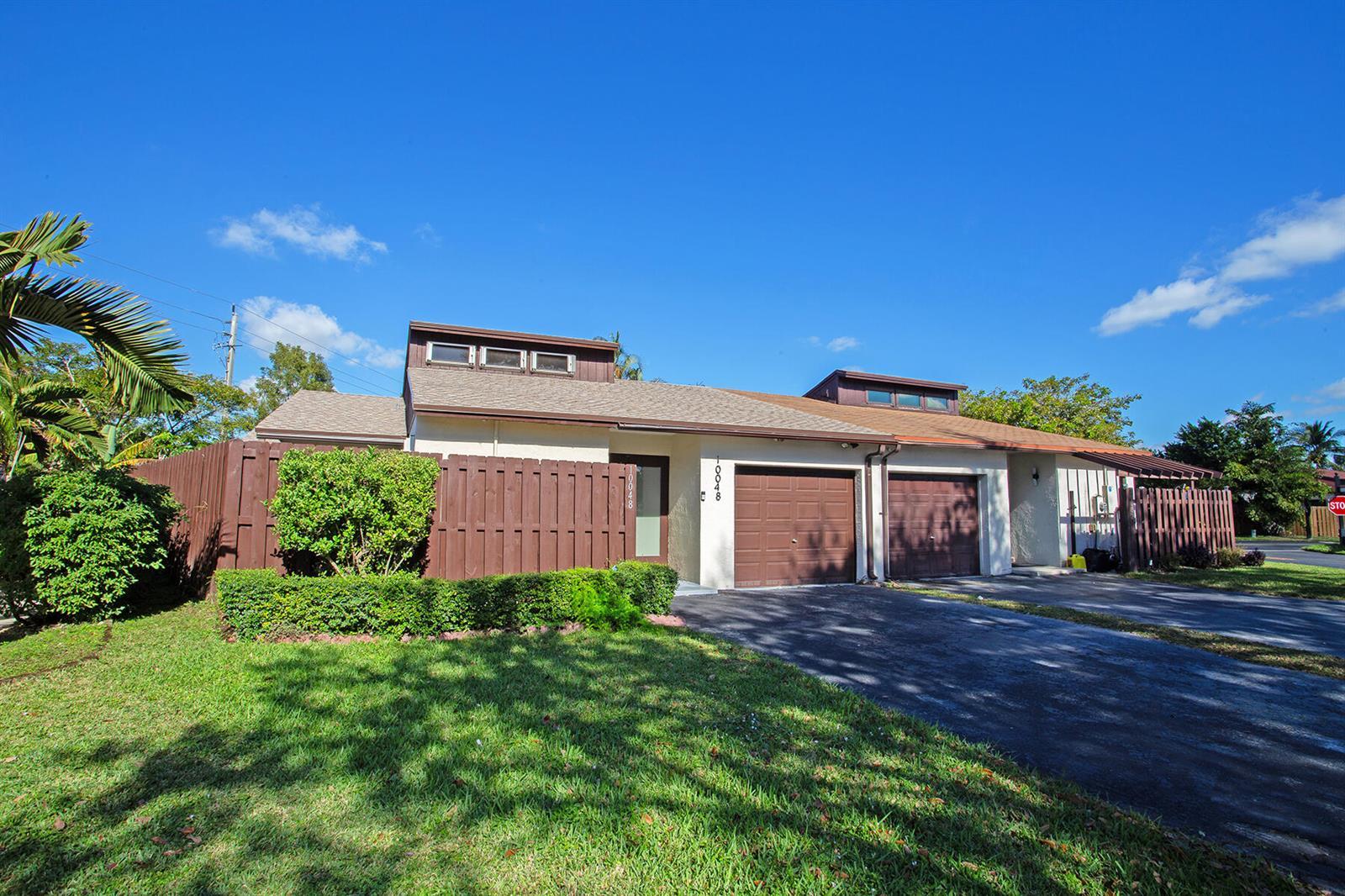 10048 SW 16th Street, Pembroke Pines FL 33025 photo 4
