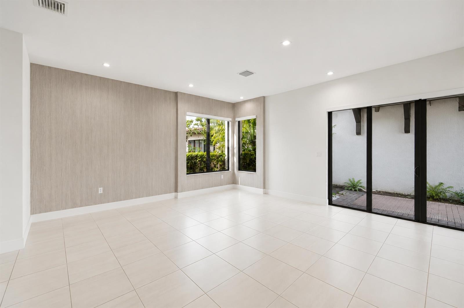 8272 NW 44th Terrace, Doral FL 33166 photo 5
