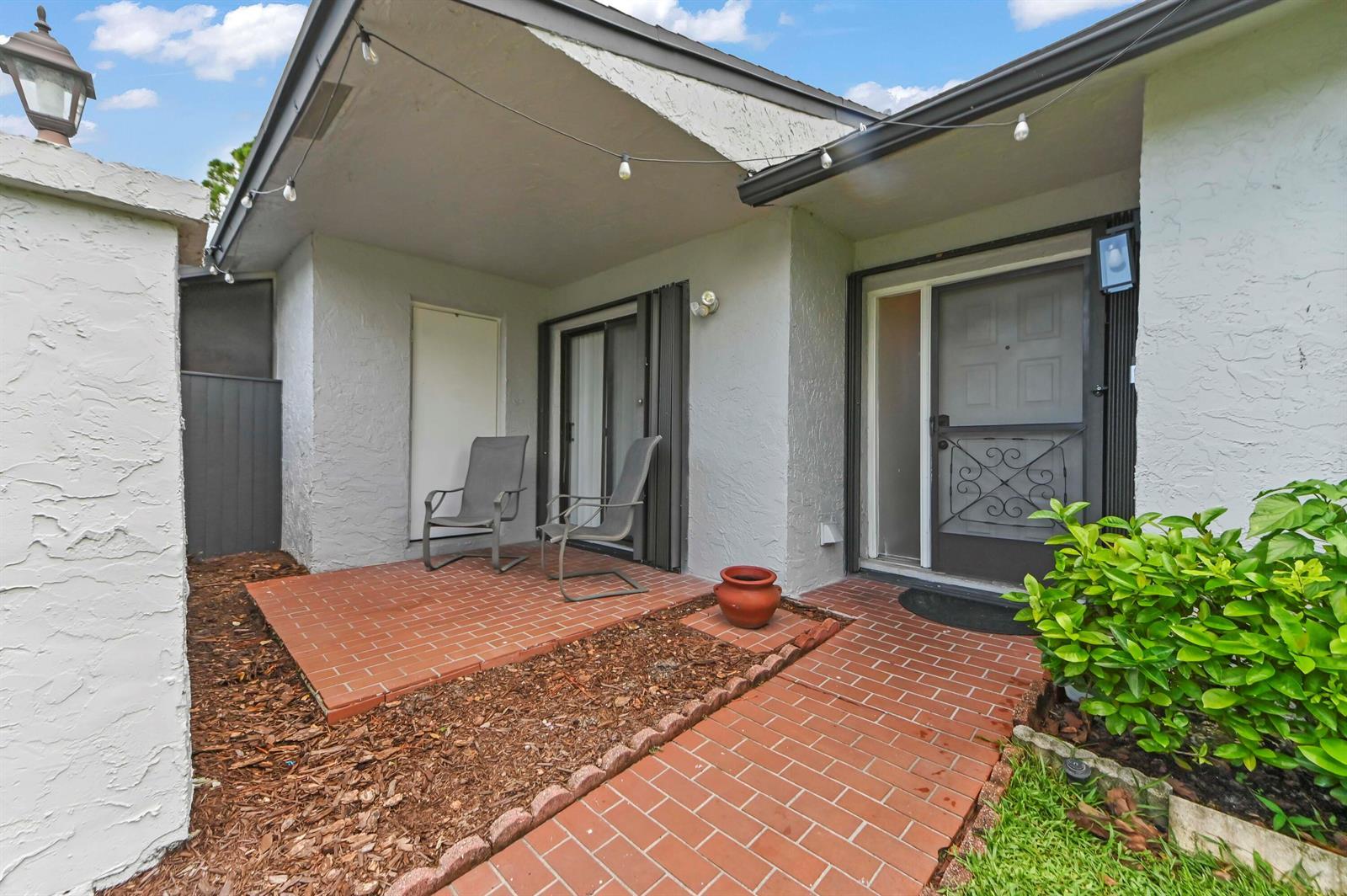 84 Conaskonk Circle, Royal Palm Beach FL 33411 photo 3