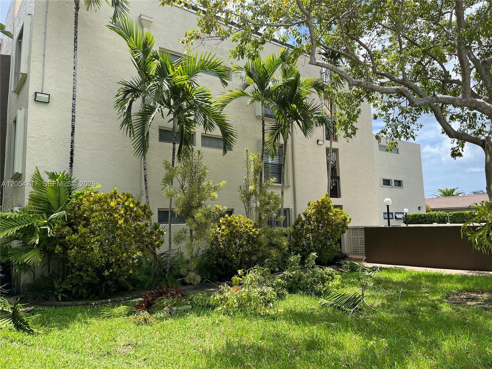 709 Curtiss Pkwy # 11, Miami Springs FL 33166 photo 2