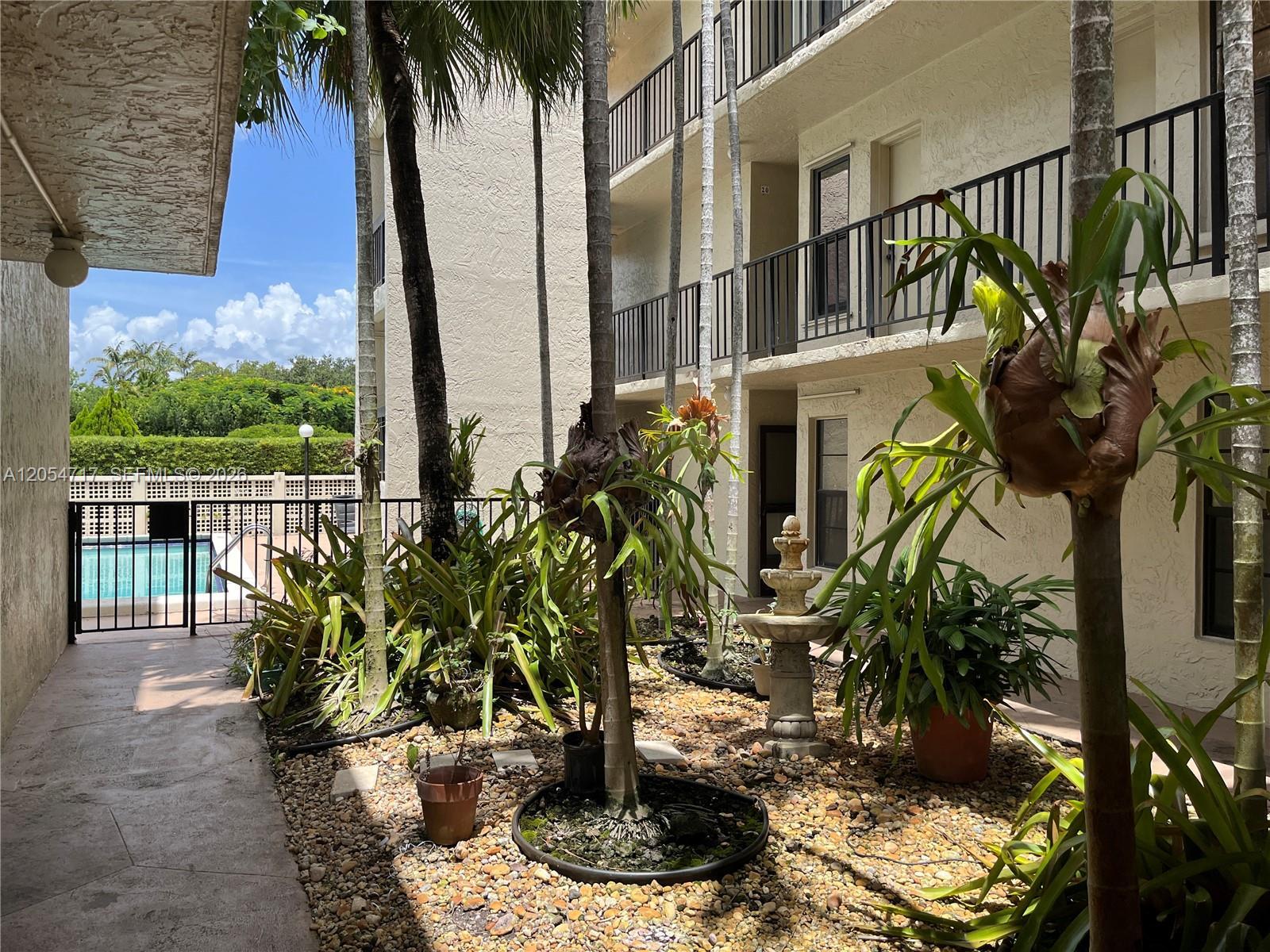 709 Curtiss Pkwy # 11, Miami Springs FL 33166 photo 3