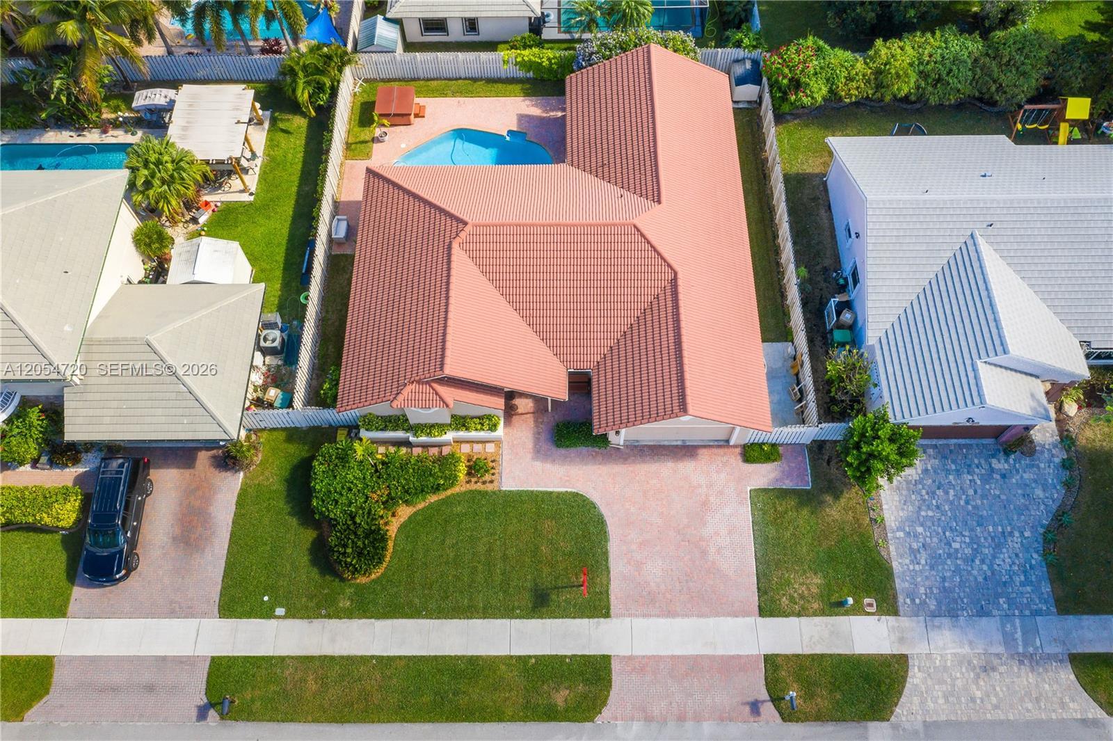 850 Amherst Ave, Davie FL 33325 photo 2