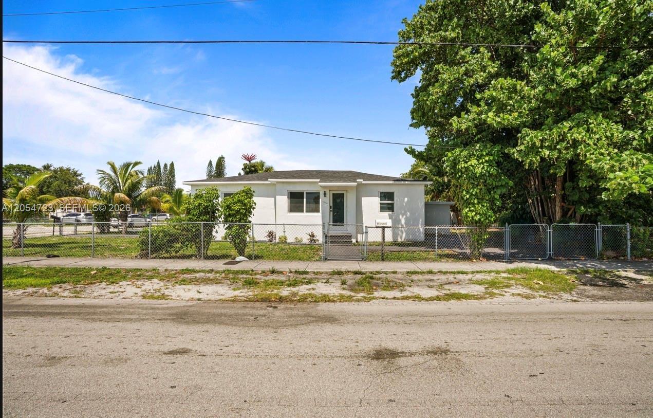 801 NW 105th St, Miami FL 33150 photo 2