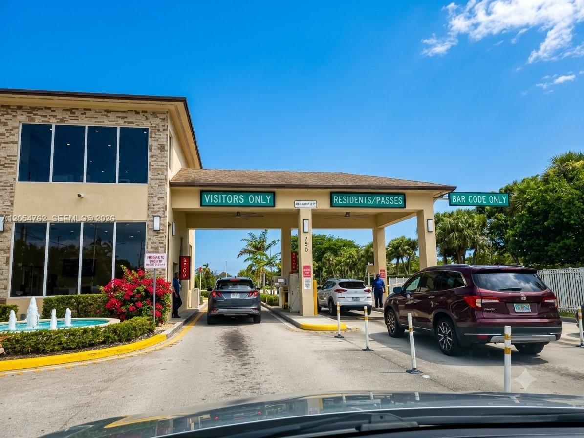 13455 SW 3rd St # 309S, Pembroke Pines FL 33027 photo 2