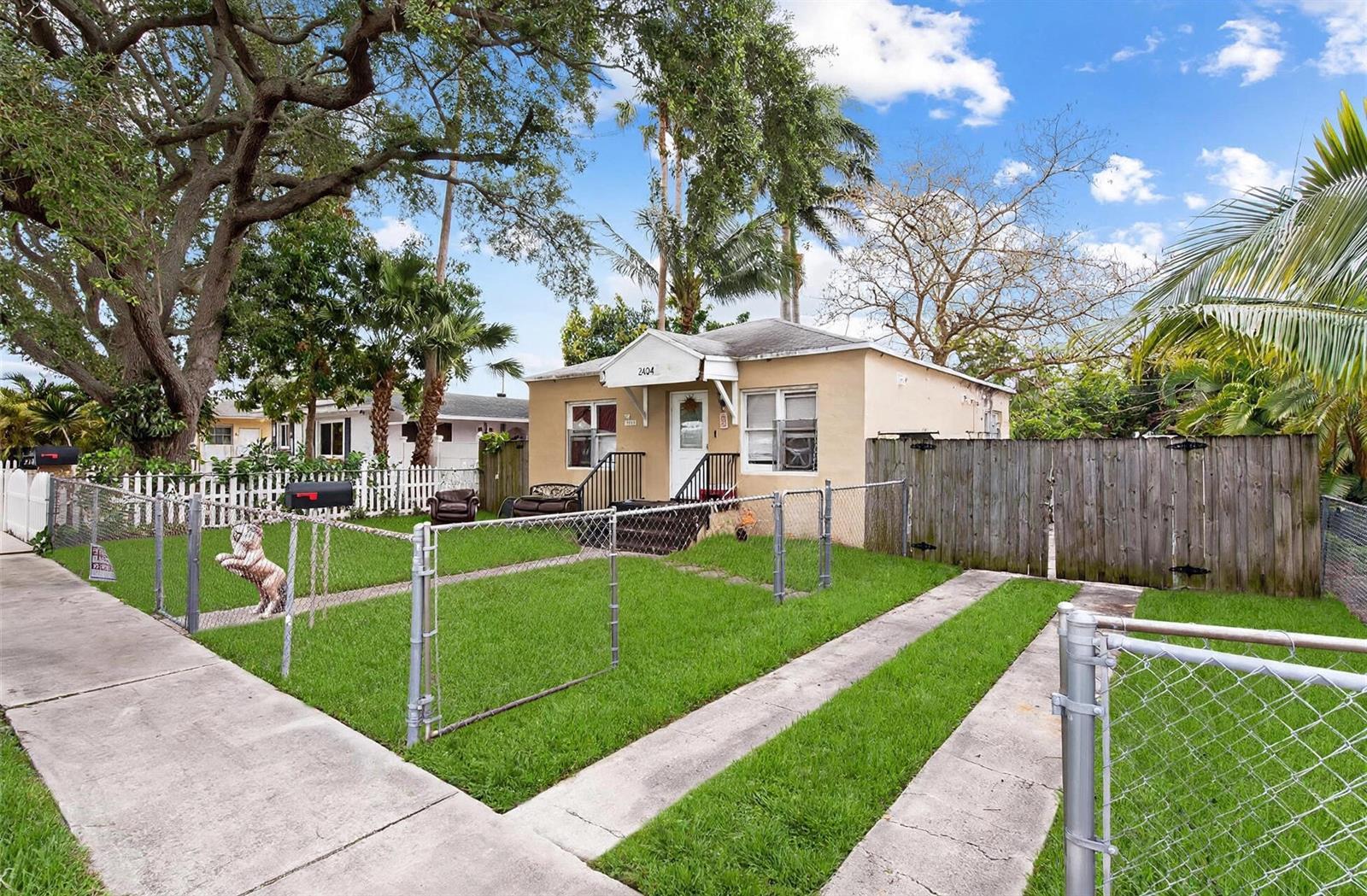 2434 McKinley Street, Hollywood FL 33020 photo 2