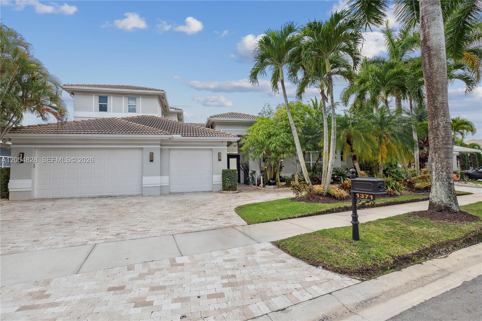 1371 Victoria Isle Dr, Weston FL 33327 photo 2