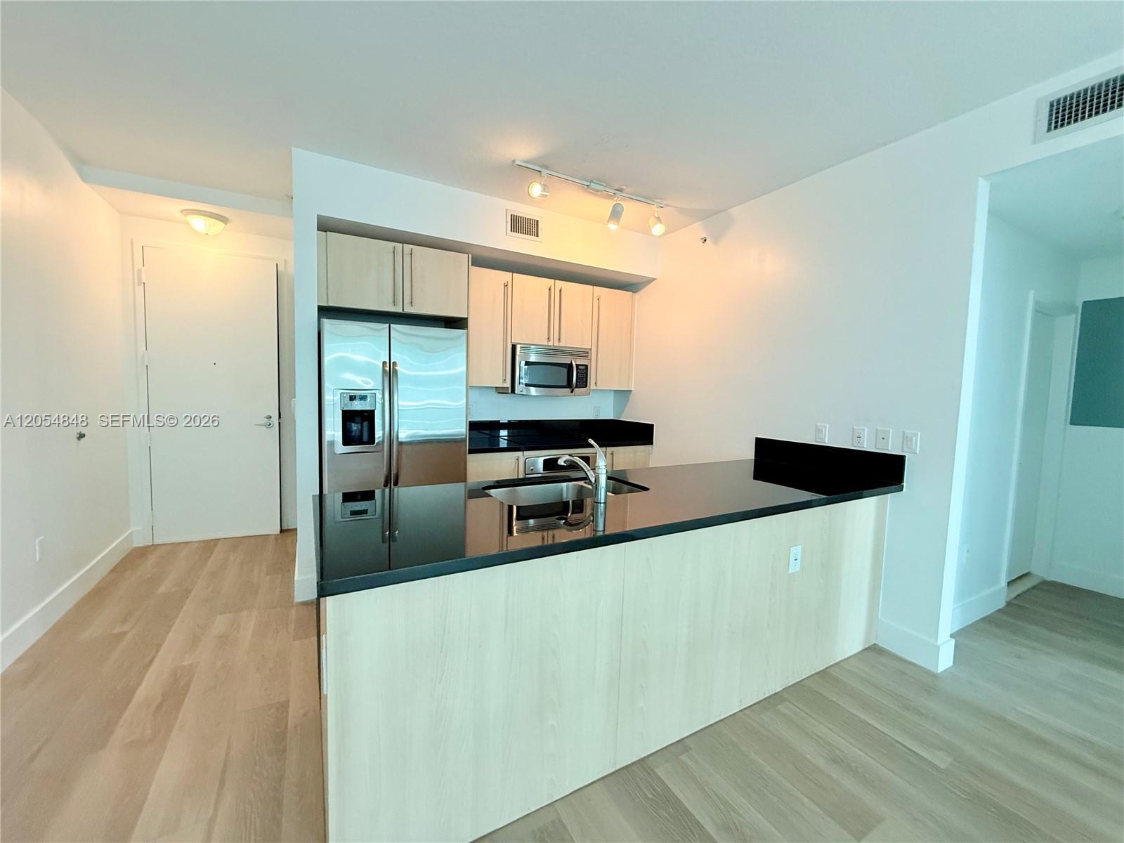 Miami, FL 33130 photo 2