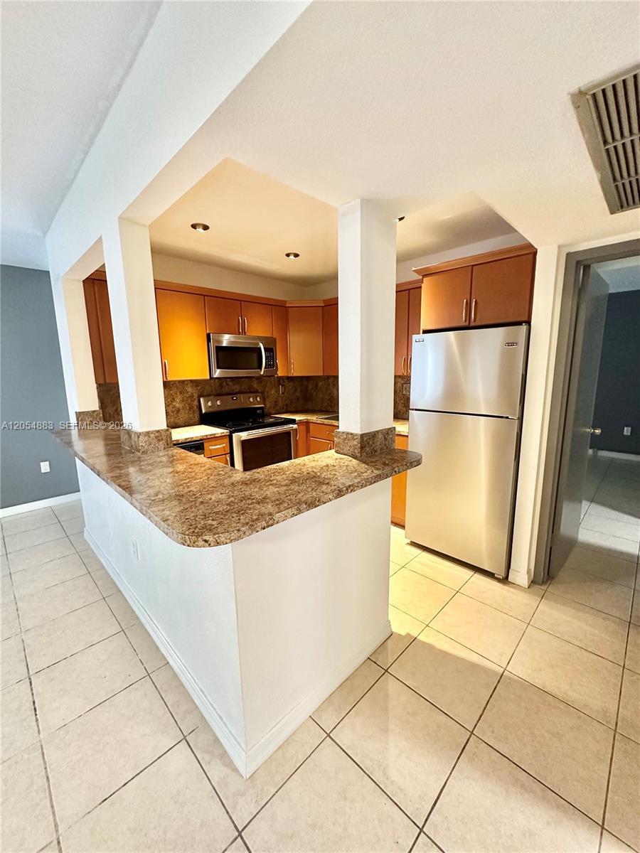 200 177th Dr # 319, Sunny Isles Beach FL 33160 photo 4
