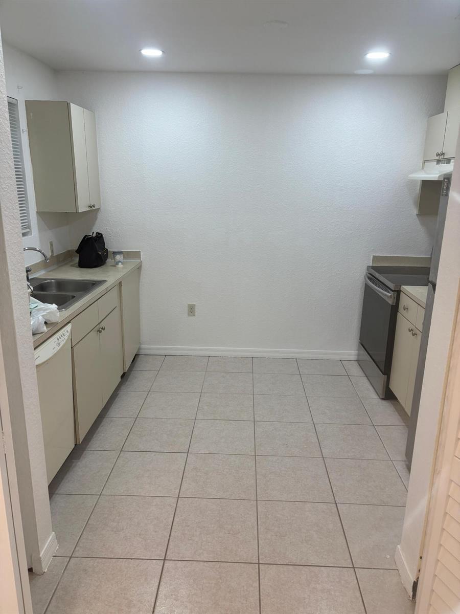 1208 N 57TH Avenue # B, Hollywood FL 33021 photo 3