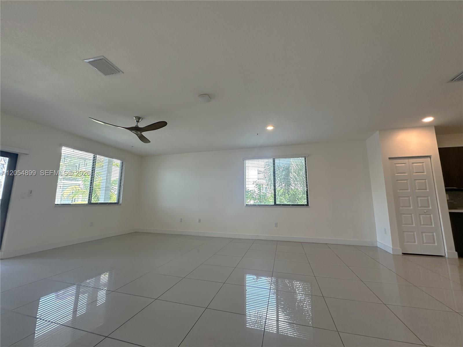 4713 NW 84th Ct, Doral FL 33166 photo 3