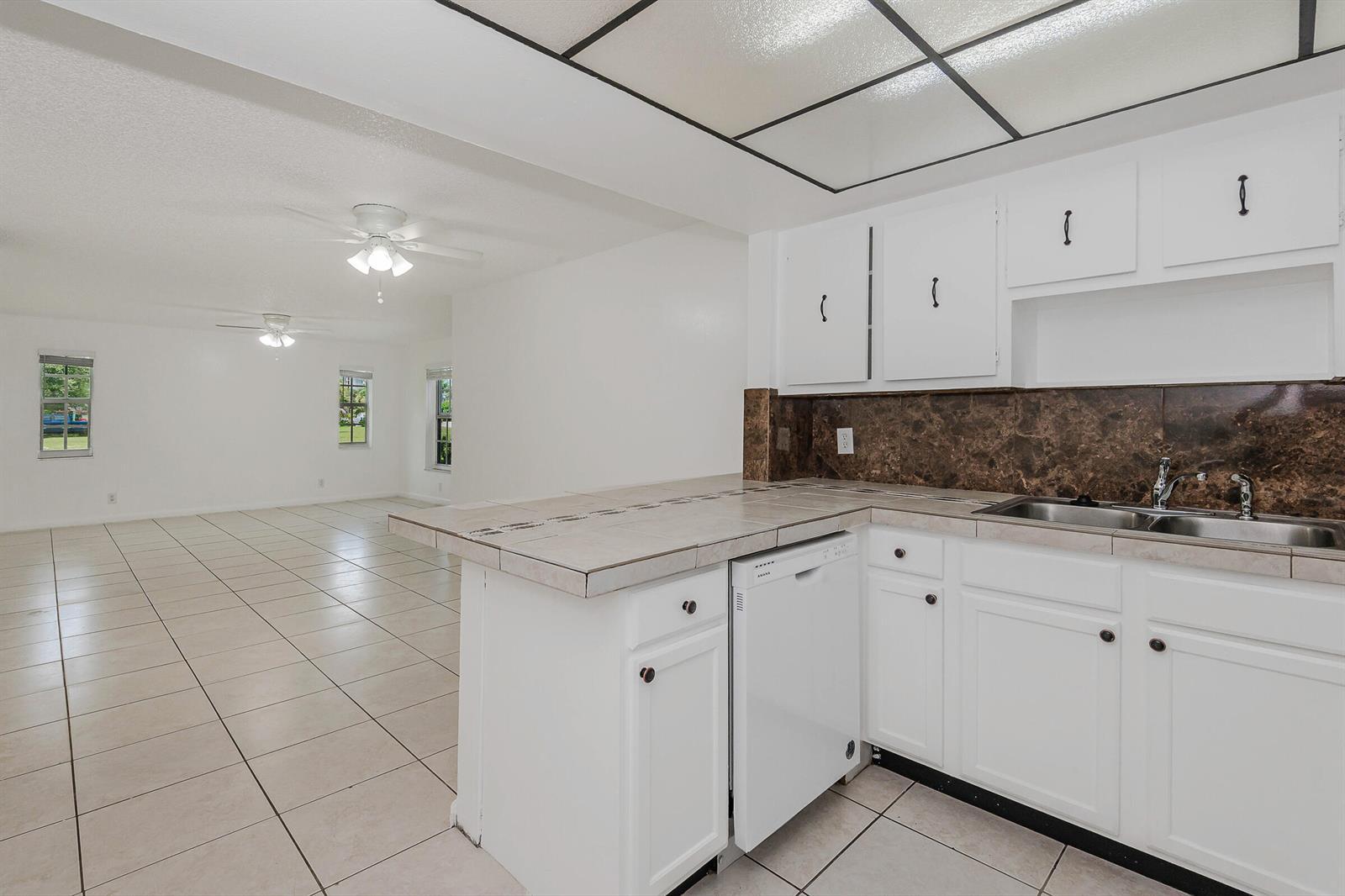 8830 W SAMPLE Road # 8, Coral Springs FL 33065 photo 2